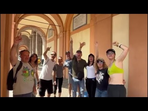 Bologna, il video dei fan di Vasco Rossi in attesa del primo dei due concerti allo stadio Dall’Ara