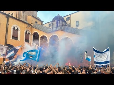 Spal, il video del corteo dei tifosi dopo la scomparsa del club dal calcio professionistico