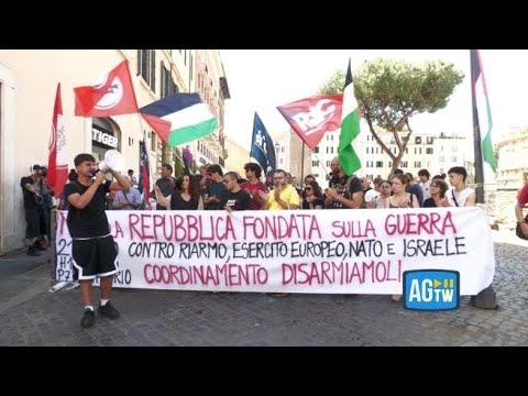 A Roma la manifestazione contro il riarmo: «Il nostro 2 Giugno contro la guerra»