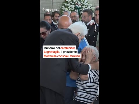 I funerali del carabiniere Legrottaglie. Il presidente Mattarella consola i familiari