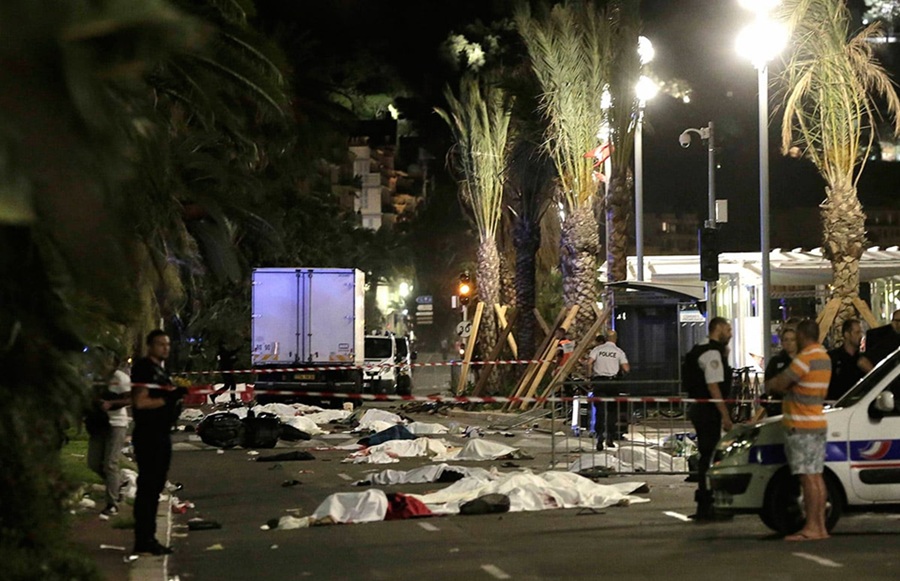 L’atroce strage di Nizza – Il vergognoso Manifesto della Razza – Calimero, un pulcino piccolo e nero