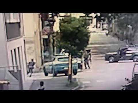 Minaccia l’ex moglie con il fucile da caccia, il momento in cui il finanziere disarma il 70enne