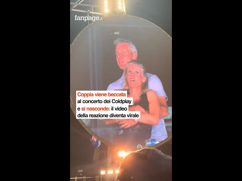 Durante il concerto dei Coldplay a Boston, le telecamere hanno inquadrato una coppia tra il pubblico