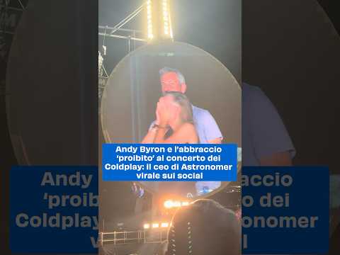 Chris Martin ha esclamato dal palco: “O hanno una relazione… o sono semplicemente molto timidi”