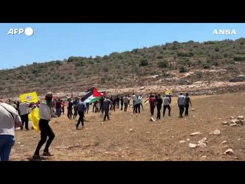 Cisgiordania, manifestazione con scontri fra palestinesi ed Esercito israeliano