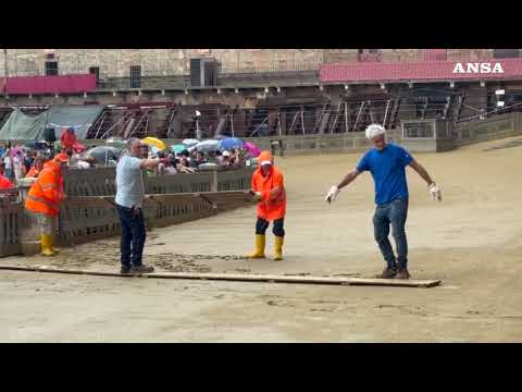 Temporale su Piazza del Campo, rinviato il Palio di Siena