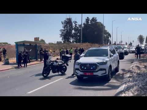 Israele, auto contro una fermata dell’autobus: 8 feriti