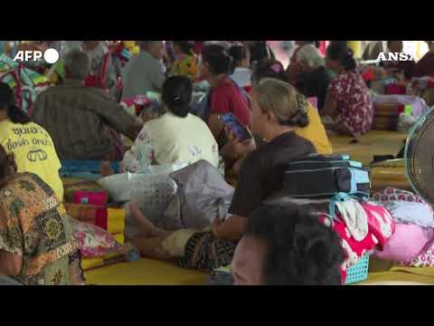 Thailandia, civili si rifugiano in un tempio mentre continuano scontri con Cambogia