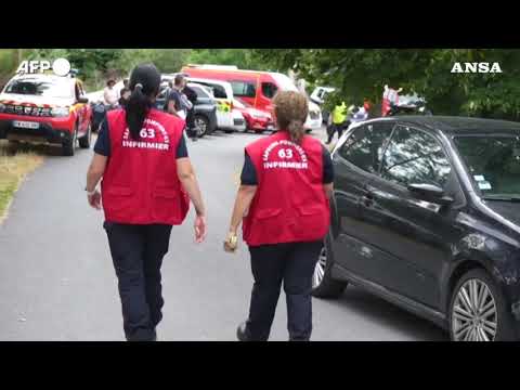 Auto esce di strada durante un rally in Francia, tre morti