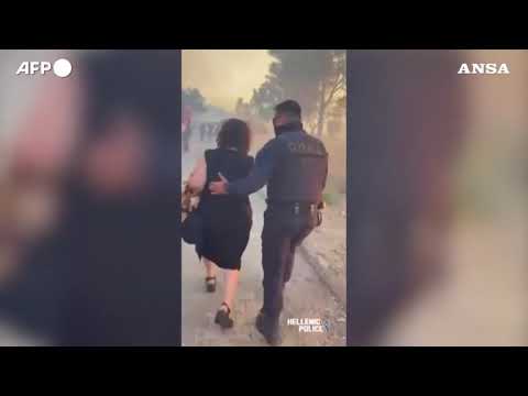 Incendi in Grecia, evacuate abitazioni nella regione dell’Attica