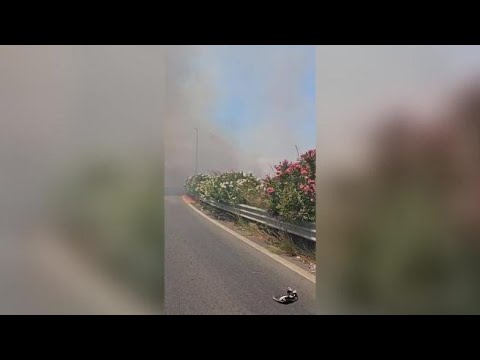 Fiamme vicino all’aeroporto di Catania, voli bloccati
