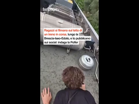 Alcuni ragazzi sono saliti sul tetto di un treno in corsa per praticare “train surfing”