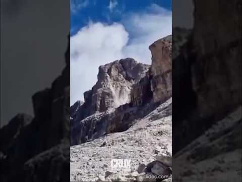 Giuseppe Cruciani, il video del crollo delle rocce sulle Dolomiti di Brenta: «Ero lì» #shorts #news