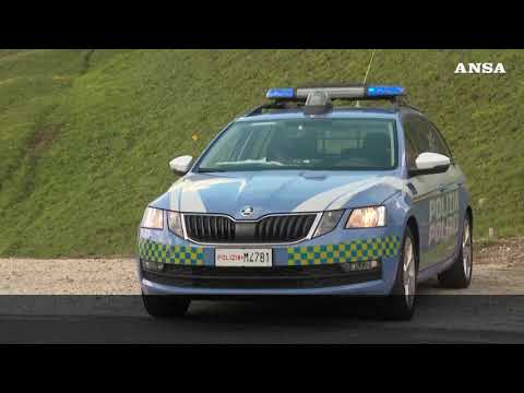 Le Dolomiti in affanno per l’assalto di auto e moto