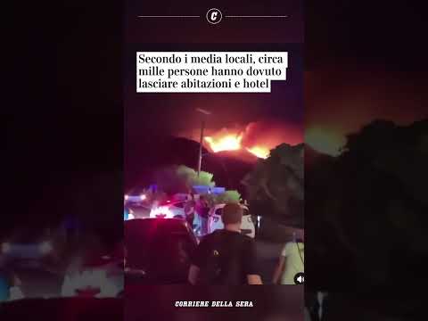 Continua l’emergenza caldo, incendi anche a Creta: turisti evacuati dagli hotel #shorts #news