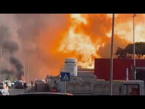Le impressionanti immagini dell’esplosione in un distributore di benzina a Roma, il nuovo video