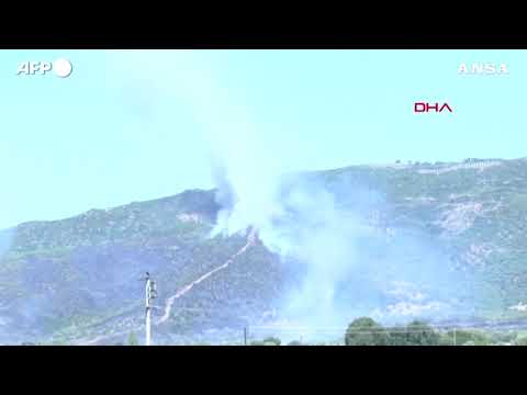 Turchia assediata dagli incendi. Ma in alcune zone del Paese nevica