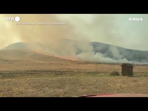 California, l’incendio piu’ grande dell’anno brucia 70.000 acri