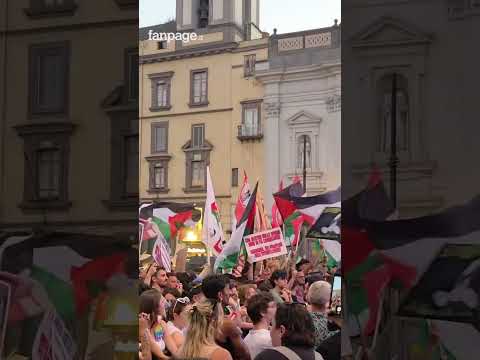 Proteste e fischi al Pride di Napoli