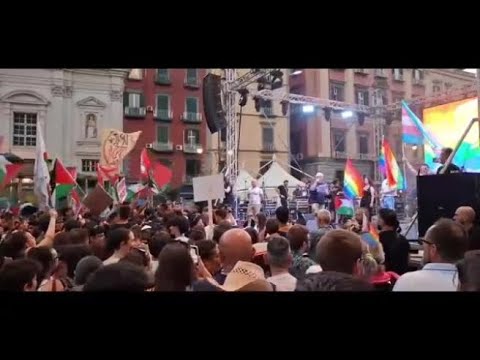 Al Pride di Napoli bandiere palestinesi e contestazioni