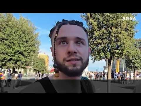 In migliaia ieri al Napoli Pride: “Qui per i diritti, ma anche per la pace”