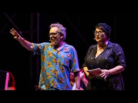 Corrado Nuzzo e Maria De Biase nello spettacolo «Filosofà, disquisizioni comiche da divano»