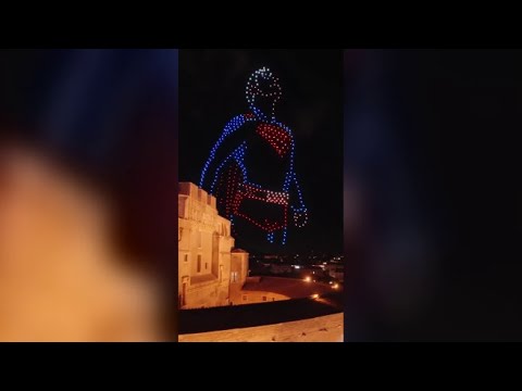 Così Superman «sbarcò» a Castel Sant’Angelo: lo spettacolare show dei droni nel cielo di Roma