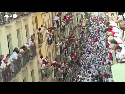 Spagna, primo “encierro” senza incidenti a Pamplona