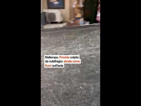 Maltempo, Procida colpita da nubifragio: strade come fiumi sull’isola