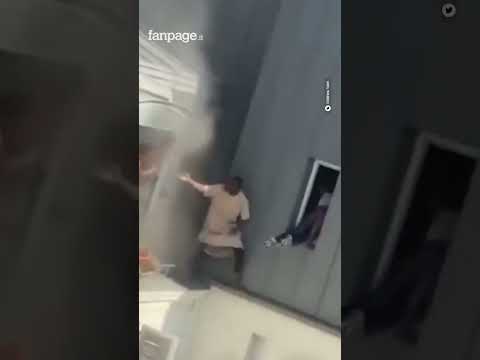 Eroico salvataggio a Parigi: uomo salva due donne e tre bambini da un incendio camminando su un corn