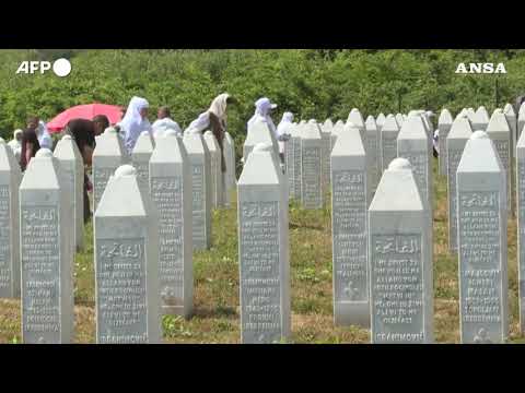 Srebrenica 30 anni dopo, l’omaggio alle vittime del genocidio