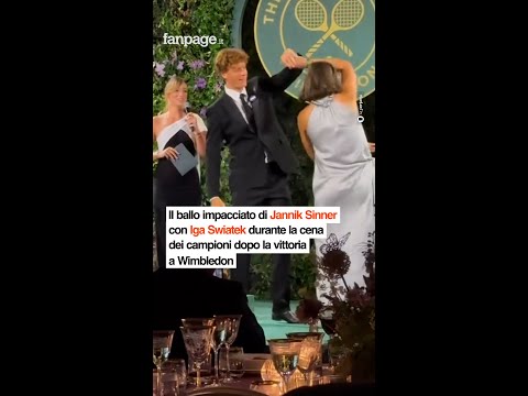 Il ballo impacciato di Jannik Sinner con Iga Swiatek dopo la vittoria a Wimbledon