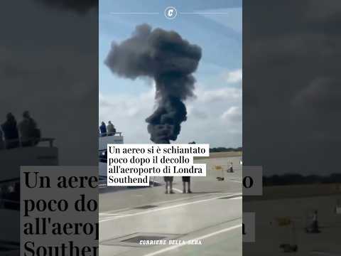 Un aereo si è schiantato poco dopo il decollo all’aeroporto di Londra Southend #shorts #news
