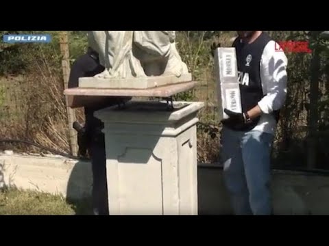 Così a Gioia Tauro aveva nascosto 30 chili di cocaina dentro una statua: il video della polizia