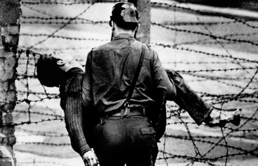 La vittima simbolo del Muro di Berlino – Il primo battello a vapore – La confessione di Bill Clinton