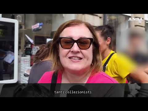 Labubu mania, i commenti fra i “cacciatori” in coda a Milano