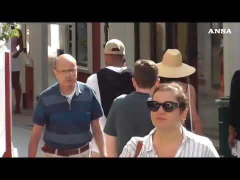 David e Victoria Beckham a passeggio per le vie di Capri
