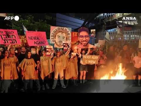 Tel Aviv, manifestanti scendono in strada: numerose proteste contro la guerra a Gaza