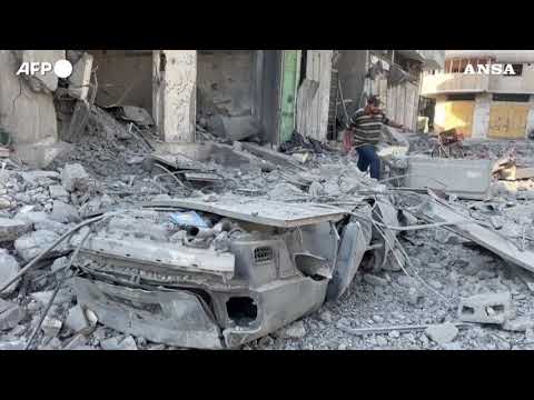 Gaza City, macerie si aggiungono a macerie dopo i raid israeliani