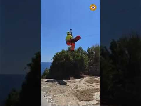 Campania, Fiordo di Crapolla: 13enne salvato da elisoccorso dopo un tuffo finito male #shorts #news