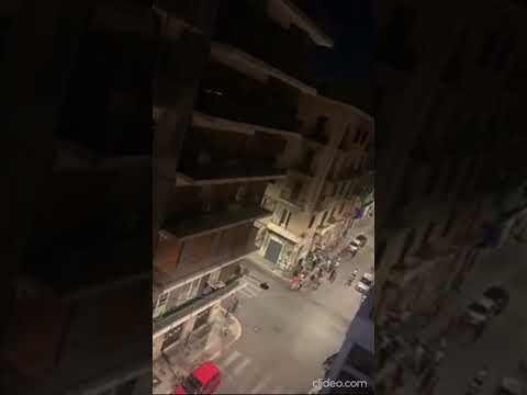 Bari, mega rissa in piazza Moro. Terrore tra i residenti #shorts #news