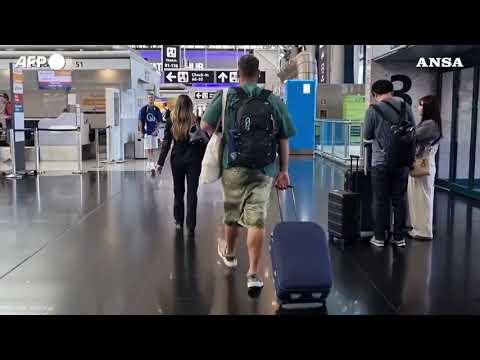 Caos sui liquidi in aereo, consumatori in rivolta: rincari fino a 130 euro