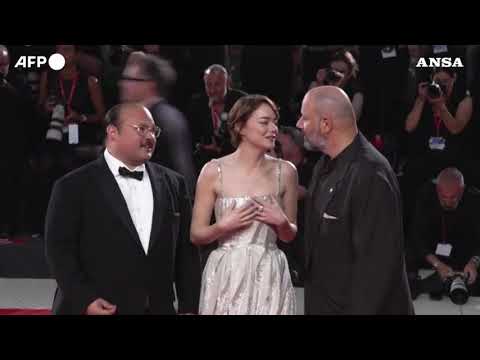 Il cast di “Bugonia” brilla sul red carpet della Mostra del Cinema di Venezia