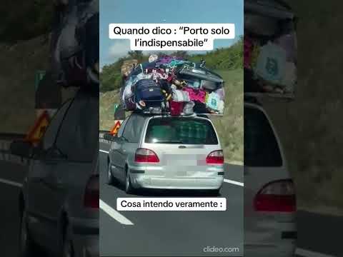 L’auto stracarica in direzione Genova finisce sui social #shorts #news