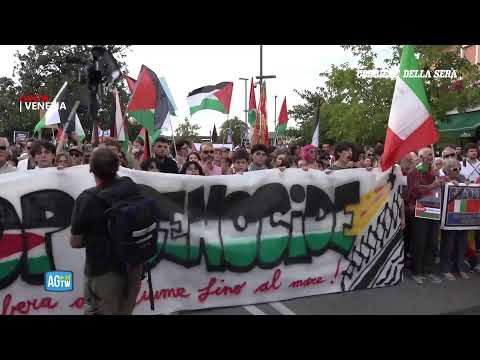 Venezia, corteo per la Palestina alla Mostra del Cinema