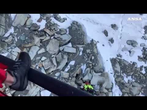 Alpinisti bloccati sul Cervino, recuperati all’alba in elicottero