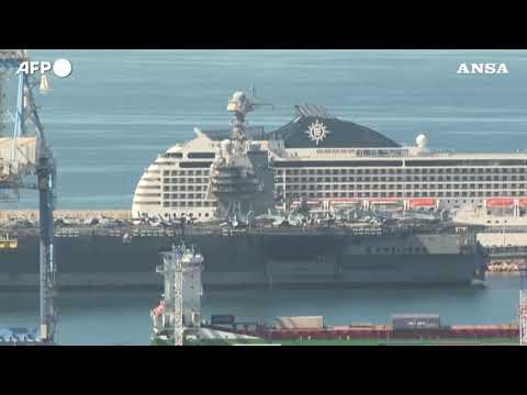 La portaerei piu’ grande del mondo attracca a Marsiglia