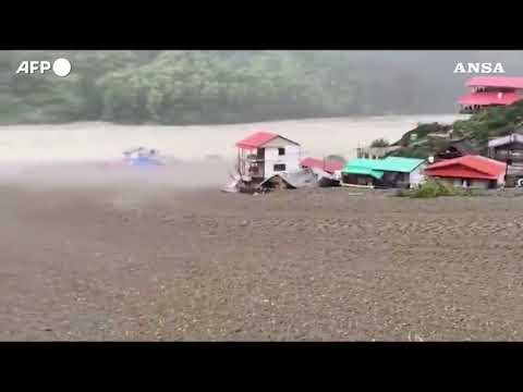 India, almeno 4 morti e decine dispersi per una frana in Uttarakhand