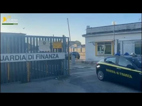 Napoli, scoperto il centro di produzione dei gadget falsi