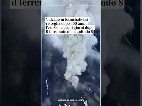 Vulcano in Kamchatka si risveglia dopo 450 anni: l’eruzione pochi giorni dopo il maremoto #shorts
